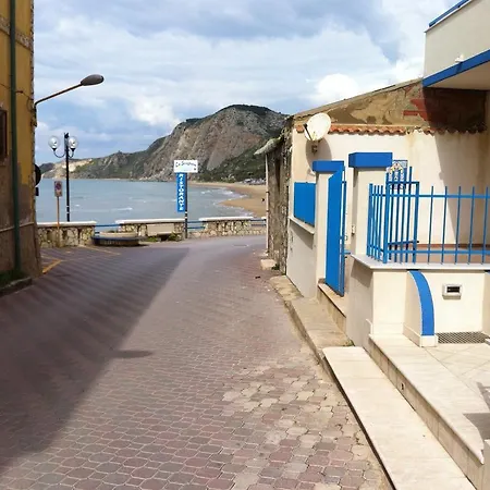 Casa Vacanze Lustru Di Luna Ferienhaus *