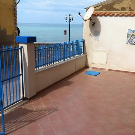 Holiday home Casa Vacanze Lustru Di Luna